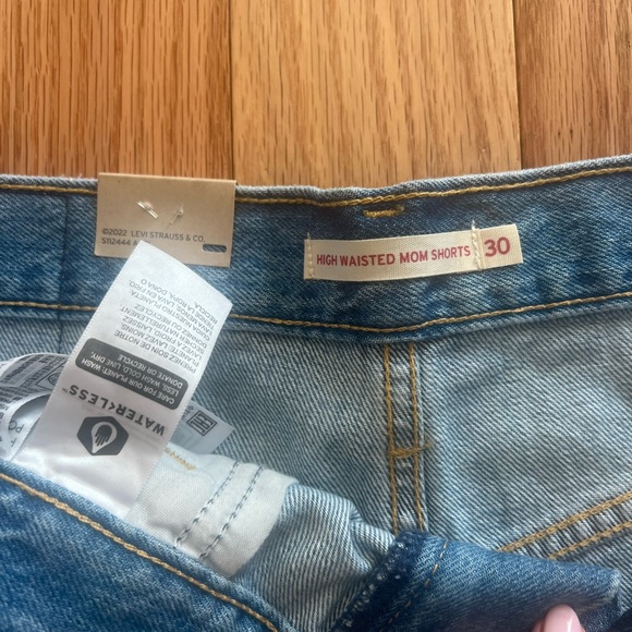 Levi’s high rise mom shorts - Picture 3 of 6